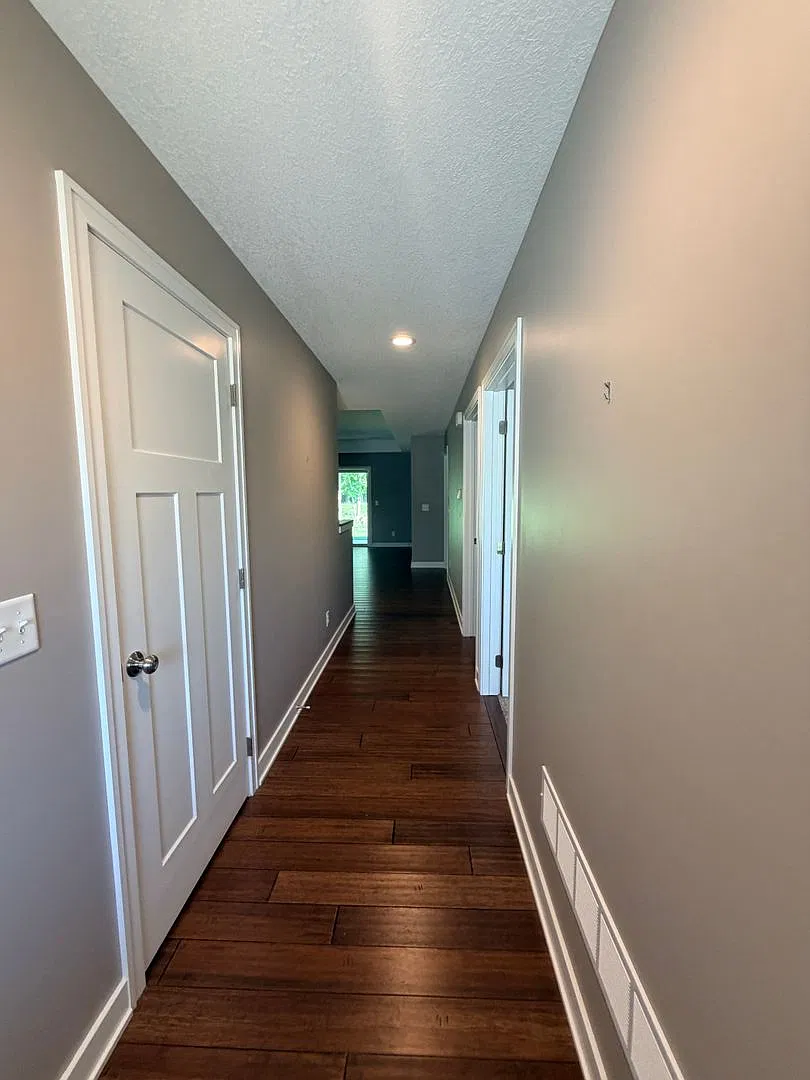 Charming 2-Bedroom Home with Garage in Convenient Moline Location — Photo 4