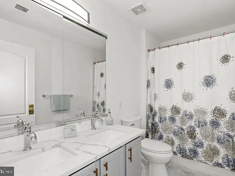 5045 Worthington Woods Way — Photo 32