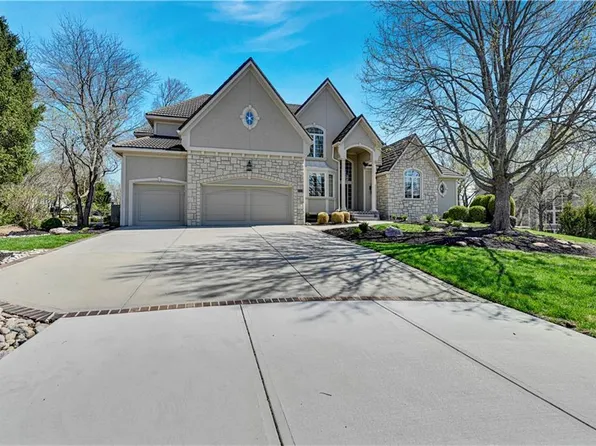 10853 S Cedar Niles Cir, Olathe, KS 66061