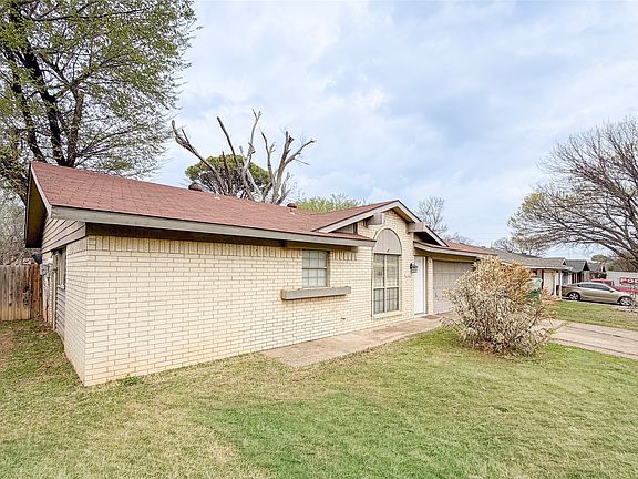 3rd image of 1225 Palisades Dr