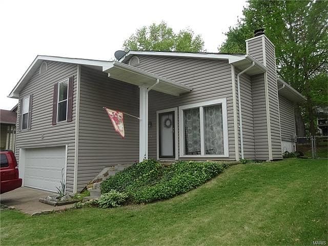 1st image of 1832 Fairfax Dr