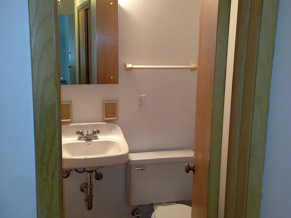 3rd image of 950 Glenview Ave #2