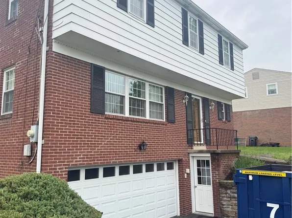 8684 E Barkhurst Dr, Pittsburgh, PA 15237