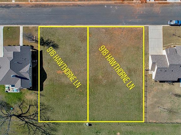 2nd image of 918 Hawthorn Ln