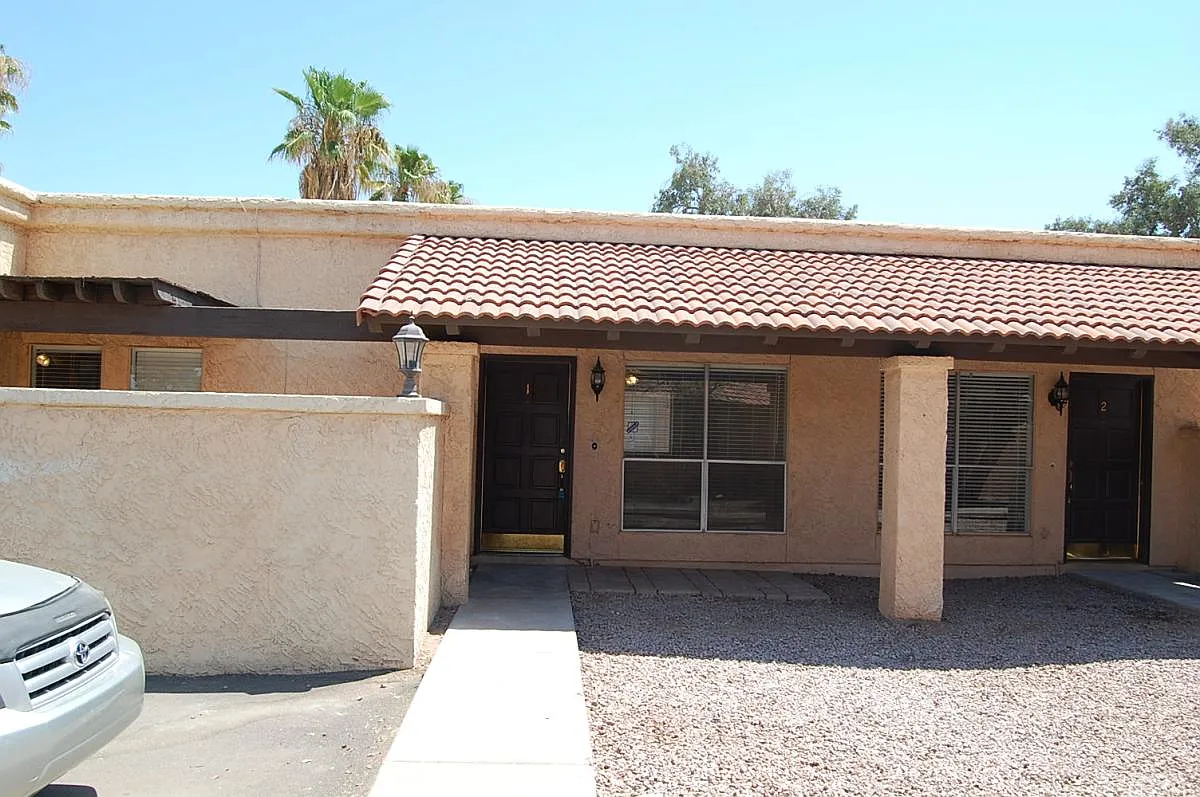 Building Photo - 735 N Arrowhead Dr #1-4