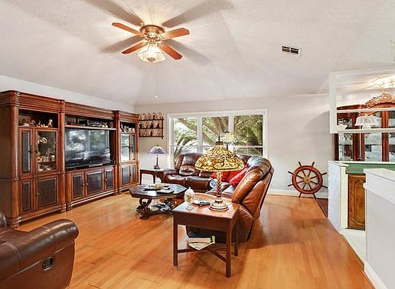 4th image of 332 Ormond Village Dr