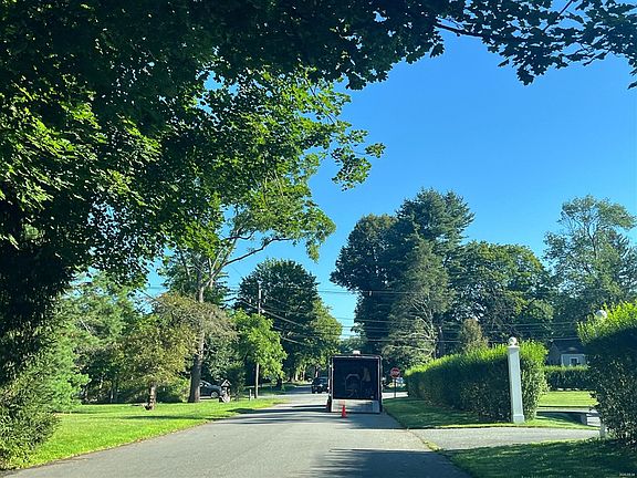 5th image of 4 Linden Ln