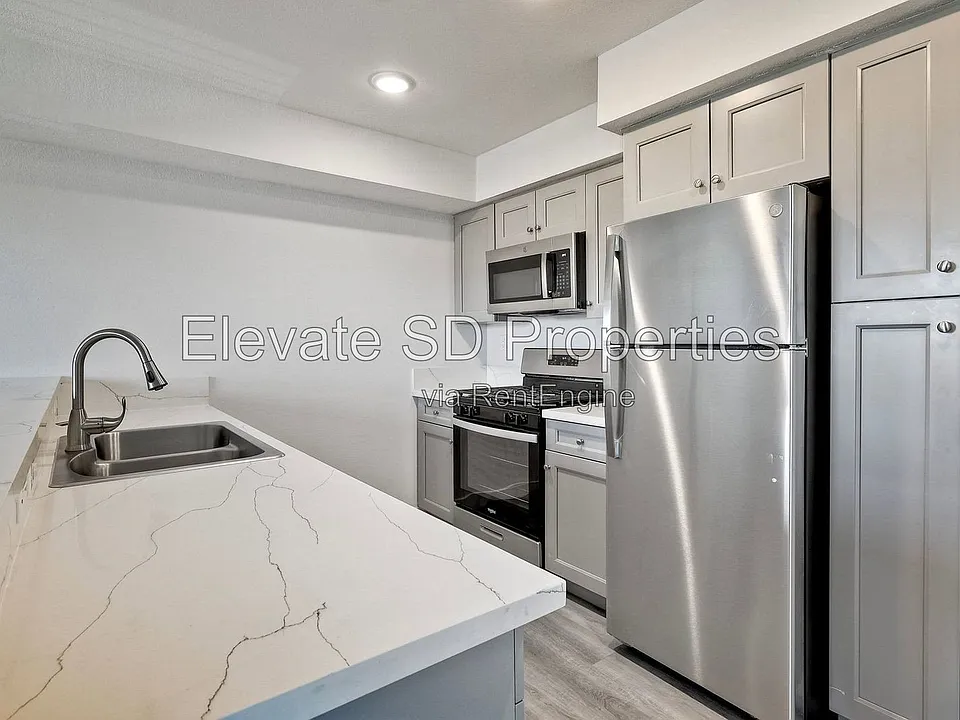 1819 E 9th St #301