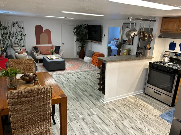 113 N Bennett St APT C, Geneva, IL 60134