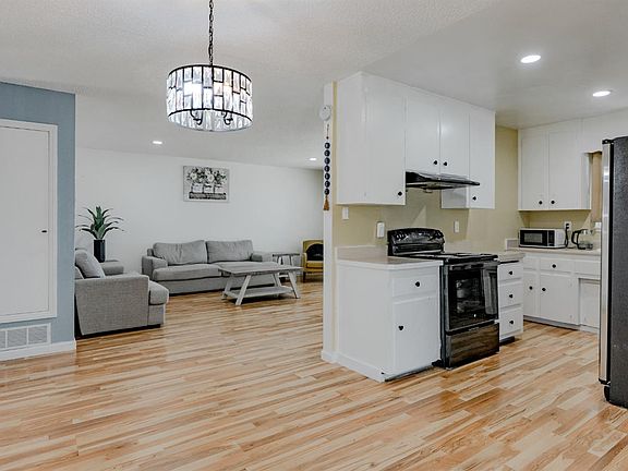 5th image of 1601 Carnation Ct