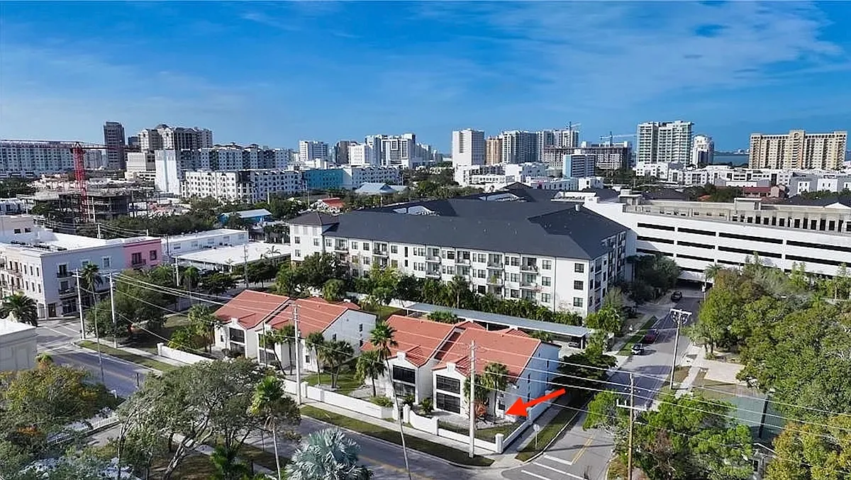 Building Photo - 631 N Orange Ave #107