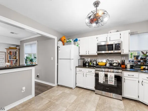 137 Woods Edge Dr BLDG 2 #137, Roxbury Twp., NJ 07876