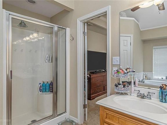 3rd image of 1653 Williamsburg Dr