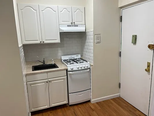 Rented by Metropolis International Realty Inc. | media 22