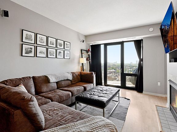 3rd image of 500 Grant St E #1105