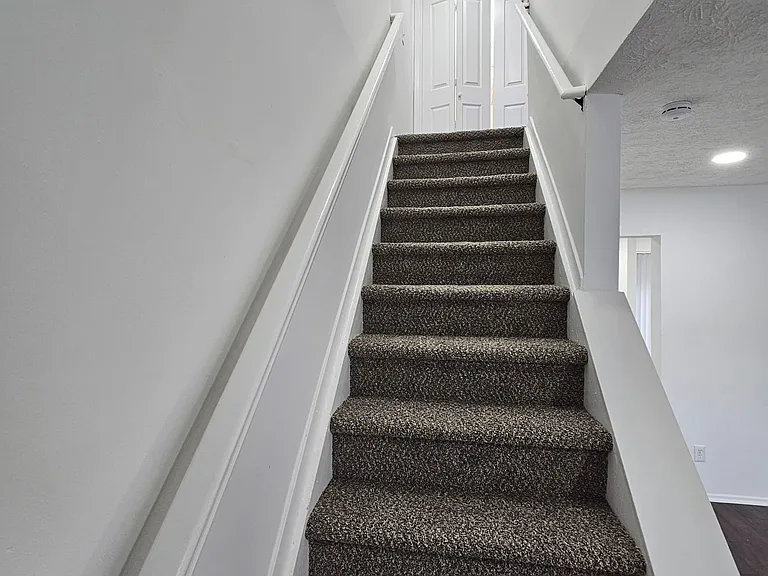 2401 Queen Anne Ct — Photo 9