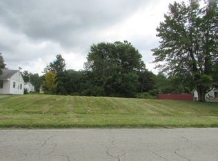 1421 Forest View Dr, Youngstown, OH 44505