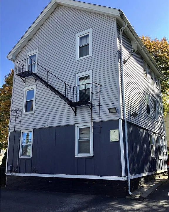 Building Photo 4