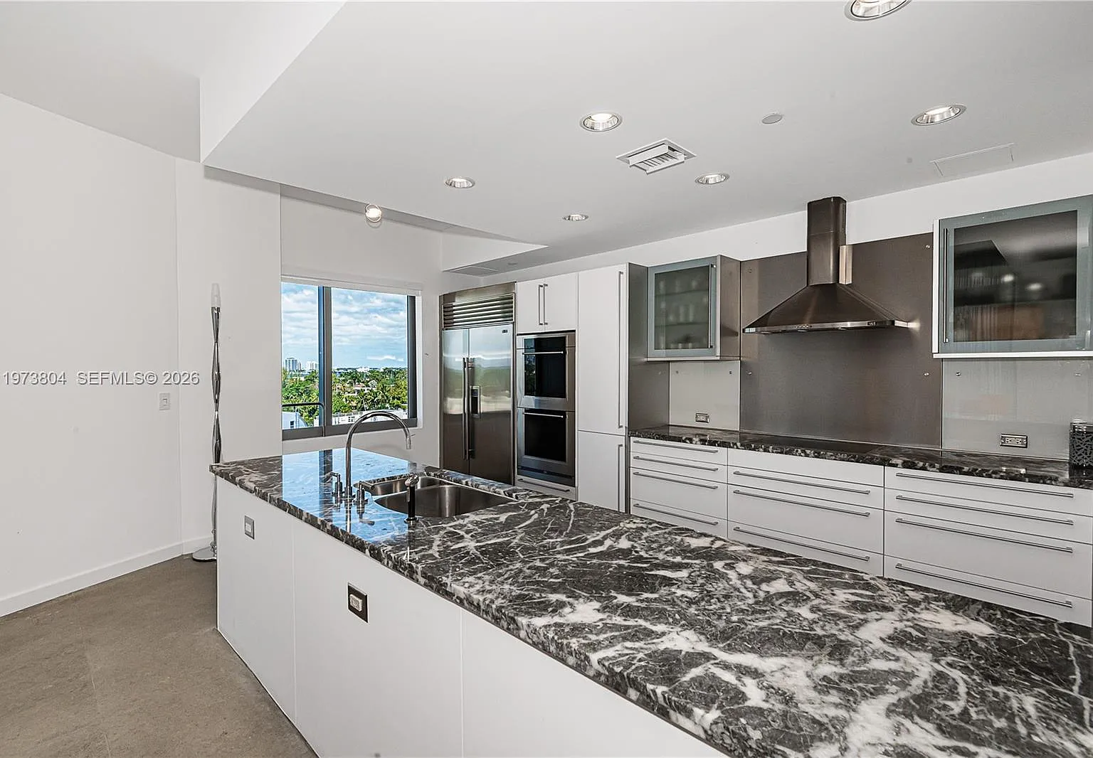 3 bed, 3.5 bath, 2395 sqft, $15,000 — Photo 1