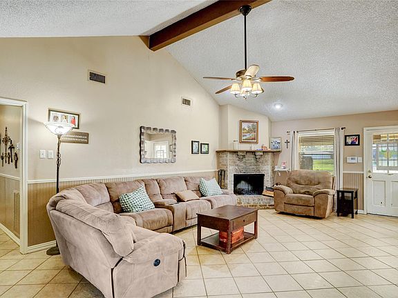 2nd image of 1904 Chapel Heights Dr