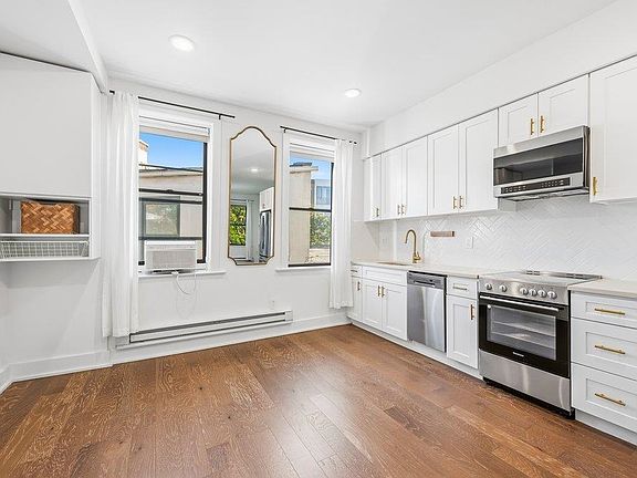 5th image of 366 2nd St #2