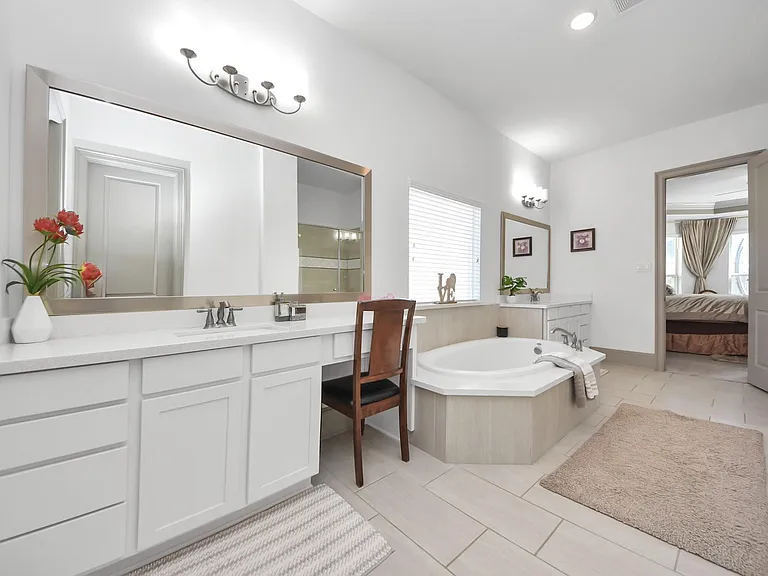 1911 Sapphire Pines Ln — Photo 25