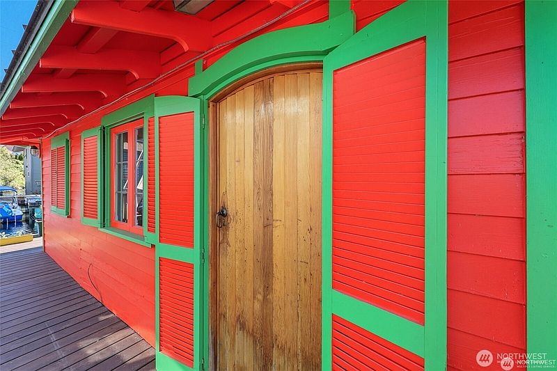 4th image of 2727 Fairview Avenue E #18