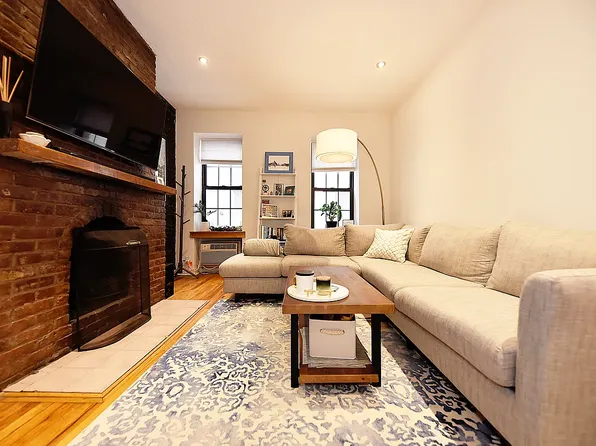 255 West 22nd Street image 1 of 10