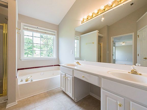 3rd image of 4097 Bamborough Dr
