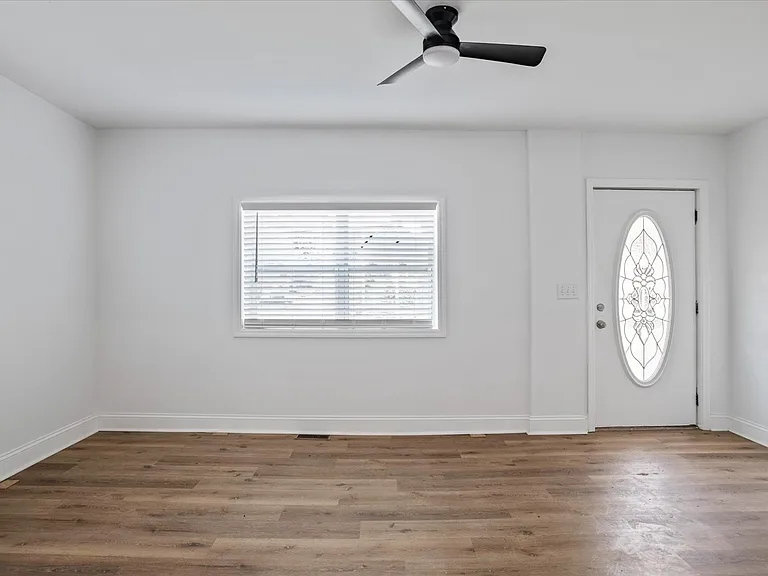 605 Hatcher Ln — Photo 6