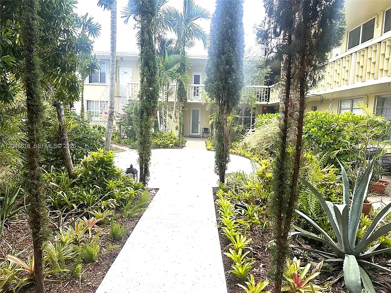 1720 Funston St #203 — Photo 9