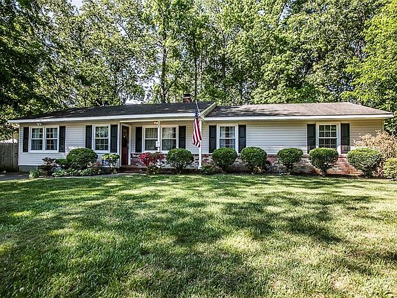 2nd image of 121 Gwynn Cir