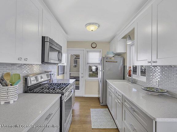 4th image of 18 Holly Hill Dr