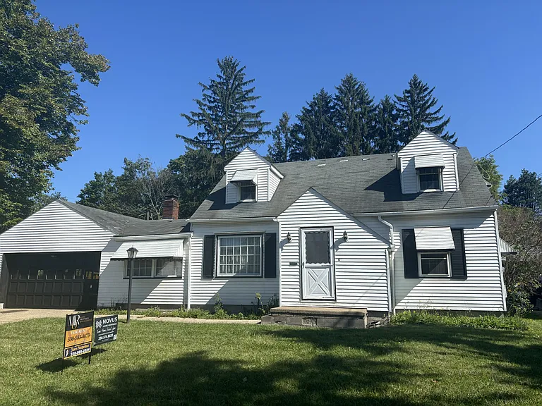 412 Joan Ave — Photo 7