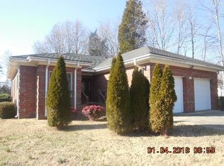 823 Roberson Comer Rd APT B, Greensboro, NC 27455