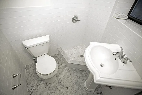 Rented by Icon Realty Management | media 25