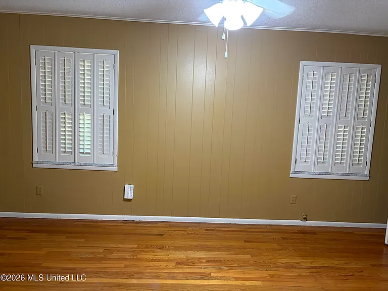 870 Green Acres Dr — Photo 23