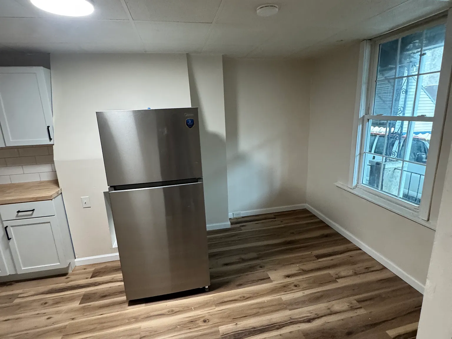 3 bed, 1000 sqft, $1,350 — Photo 2