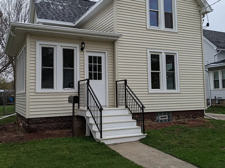 1003 N Richmond St — Photo 1
