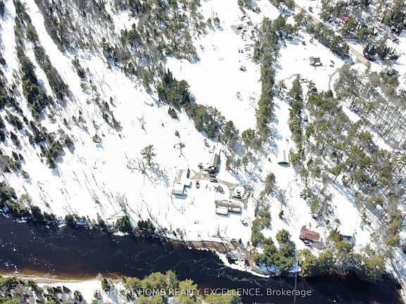 2nd image of 1246 Howland Junction Rd