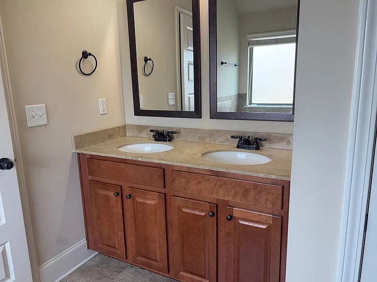 717 Porter Ln — Photo 10