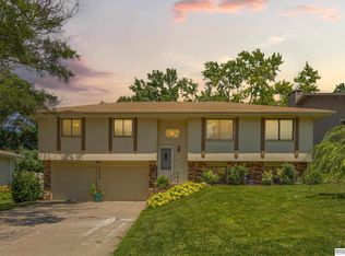 10536 Spaulding Cir, Omaha, NE 68134