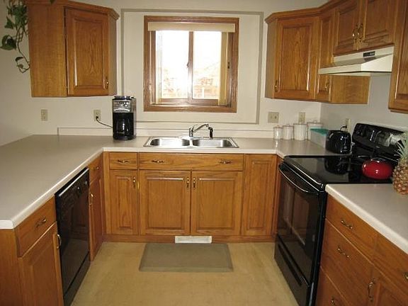 3rd image of 404 Pebble Beach Dr NE