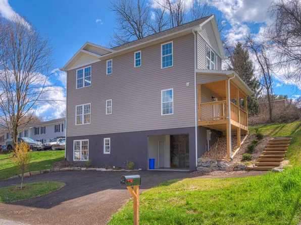 495 School Ln, Christiansburg, VA 24073