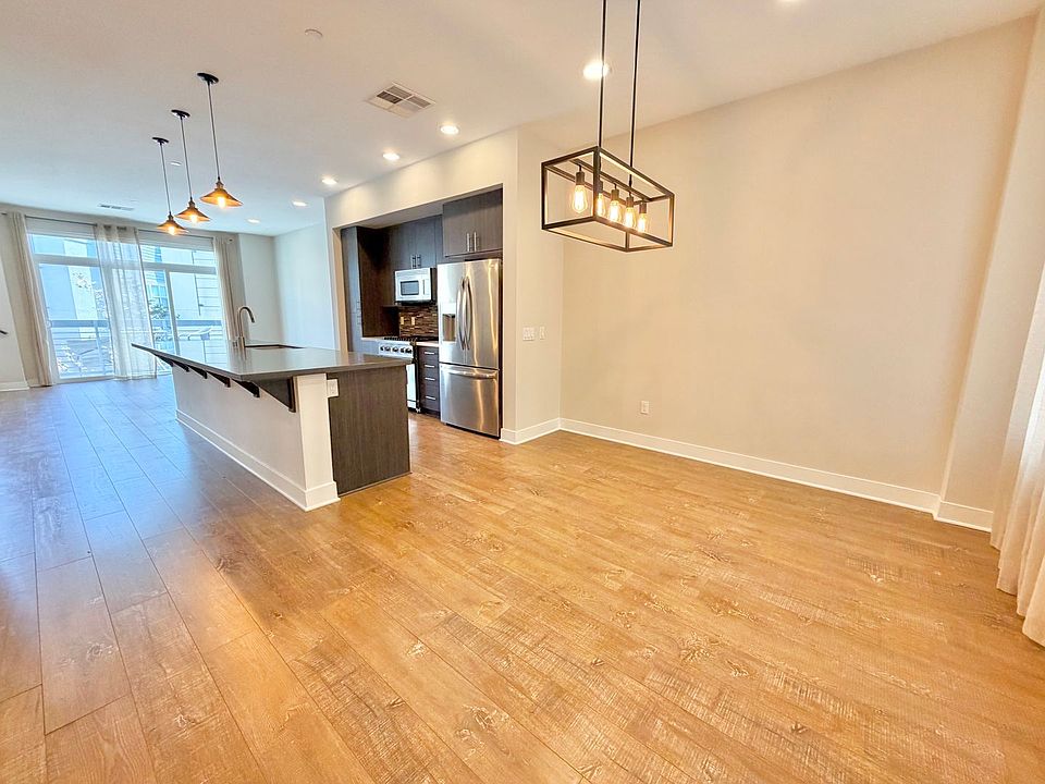 1st image of 2753 Waverly Dr APT 1003