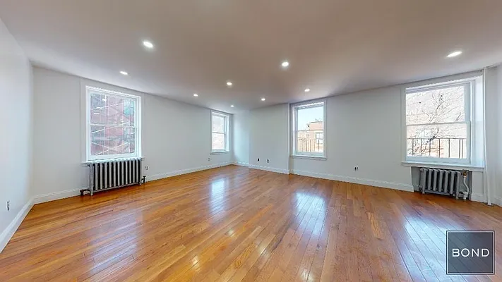 Rented by Bond New York | media 25