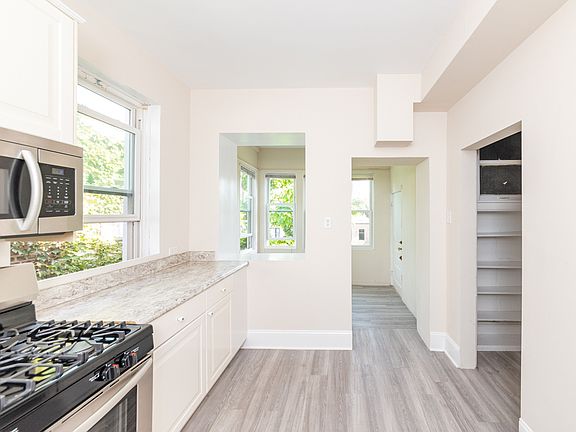 2nd image of 5417 N Glenwood Ave APT 3
