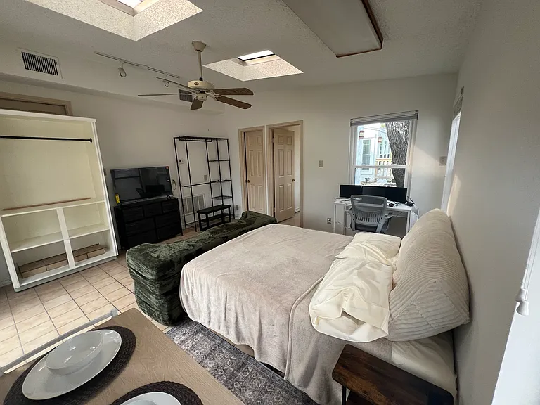 3915 Hunters Crest St — Photo 25