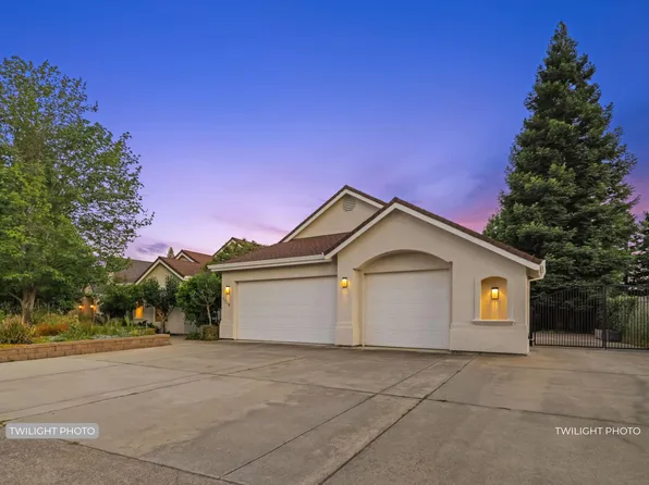 2719 Western Oak Dr, Redding, CA 96002