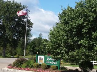 47 Acacia Trl #L, Pinckney, MI 48169